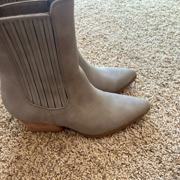 NWOT grey booties - Picture 5 of 5
